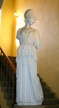 Athena-Statue im Universit&auml;tshauptgeb&auml;ude in Greifswald (Foto: Barbara Peters/Universit&auml;tsarchiv)