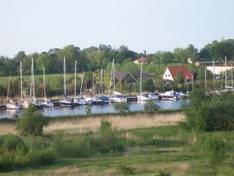 Herbsturlaub in Greifswald, Ryck mit Yachten